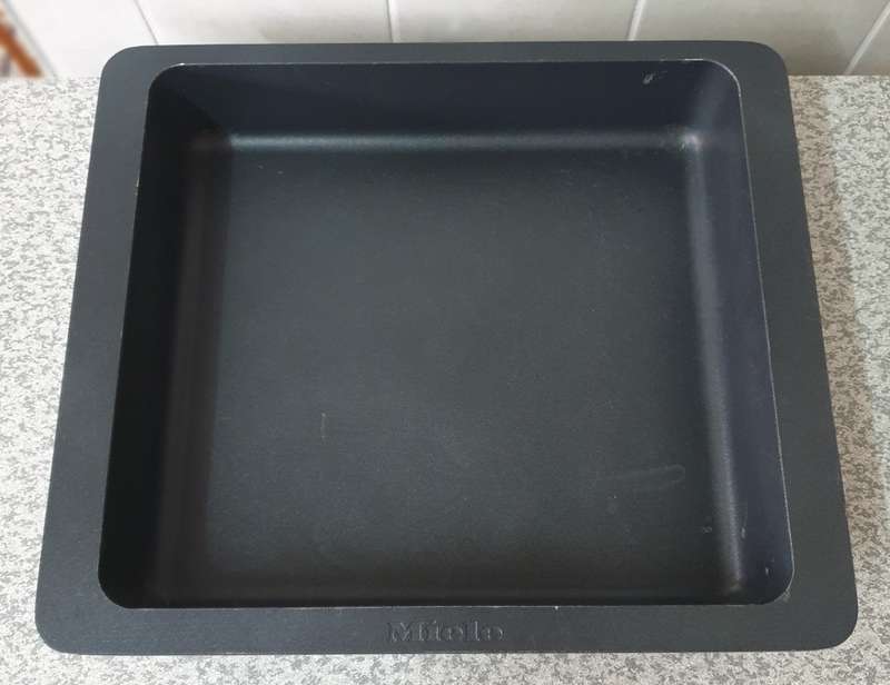 MIELE  Gourmet casserole dish  with Lid  | LARGE |