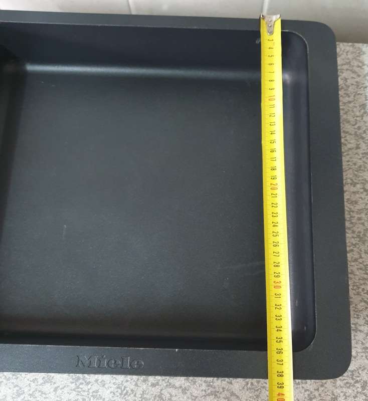 MIELE  Gourmet casserole dish  with Lid  | LARGE |