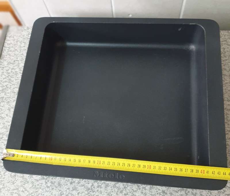 MIELE  Gourmet casserole dish  with Lid  | LARGE |