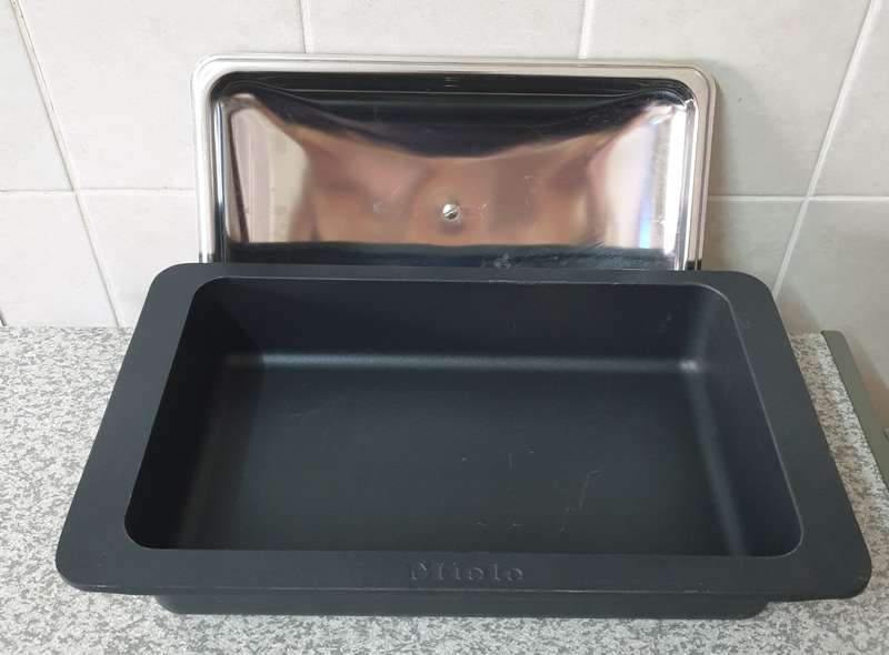 MIELE  Gourmet casserole dish  with Lid  | MEDUIM |