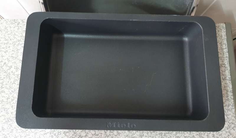 MIELE  Gourmet casserole dish  with Lid  | MEDUIM |