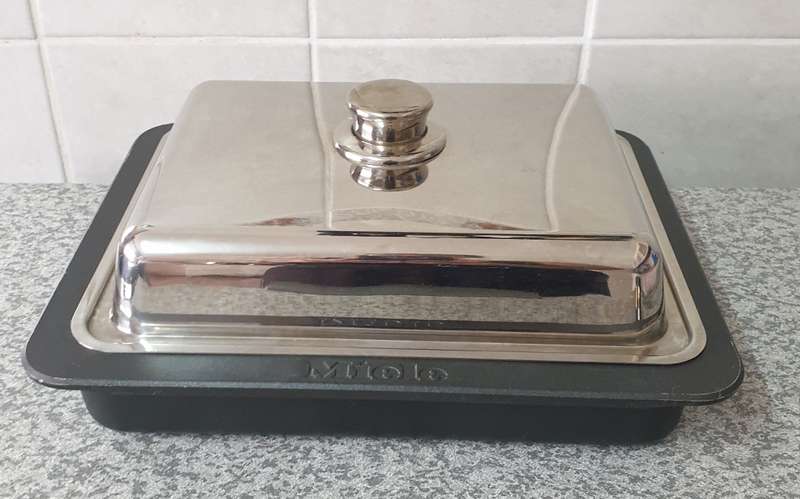 MIELE  Gourmet casserole dish  with Lid  | SMALL | 02 |