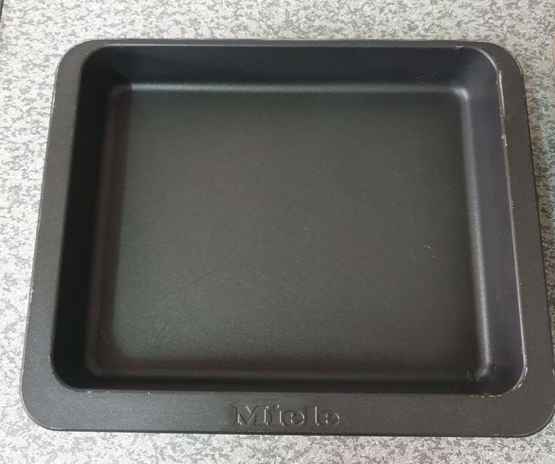 MIELE  Gourmet casserole dish  with Lid  | SMALL | 02 |