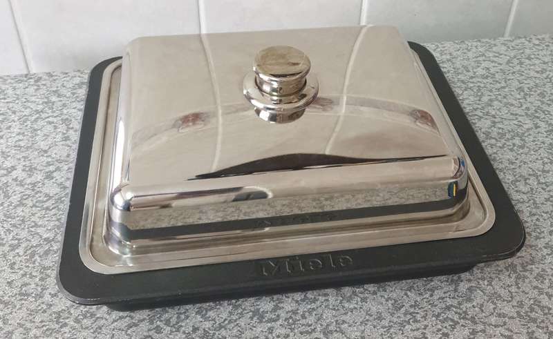 MIELE  Gourmet casserole dish  with Lid  | SMALL | 02 |