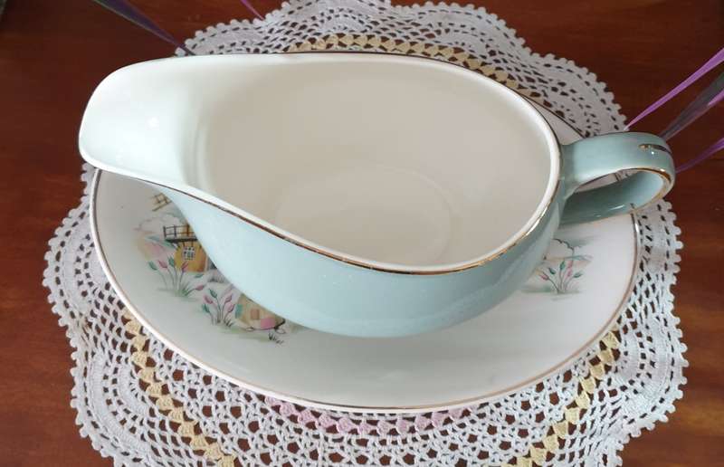 Alfred Meakin Gravy Boat and Tray | England | Very Nice Condition |