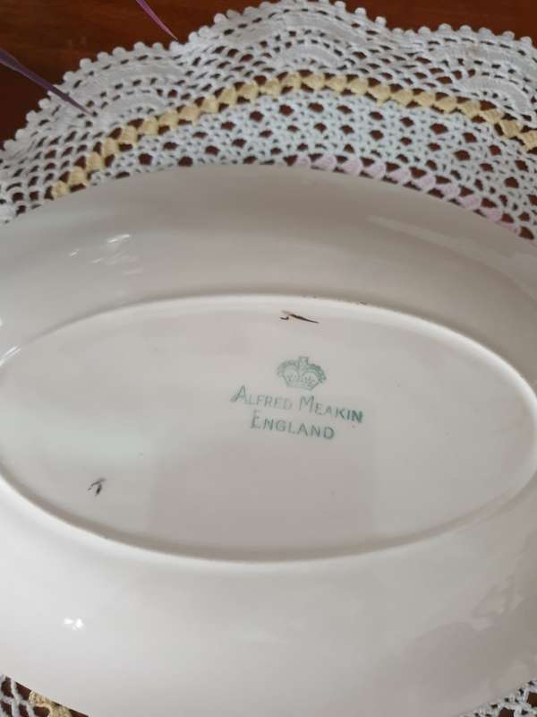 Alfred Meakin Gravy Boat and Tray | England | Very Nice Condition |