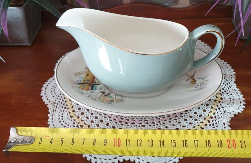 Alfred Meakin Gravy Boat and Tray | England | Very Nice Condition |