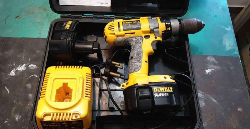 De Walt DC984 Cordless drill  with charger