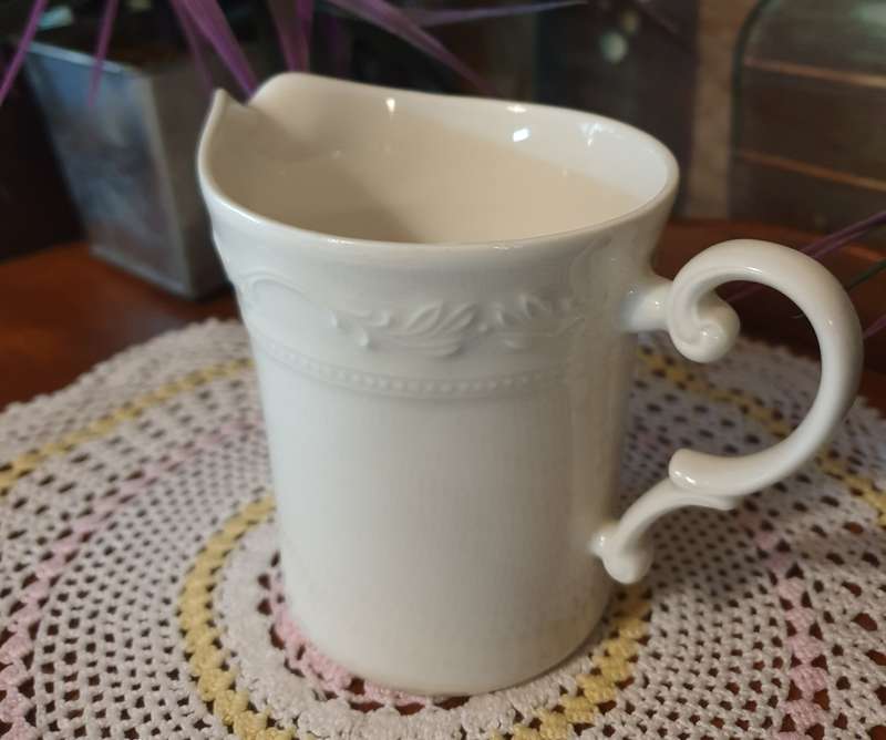 Milk Pourer