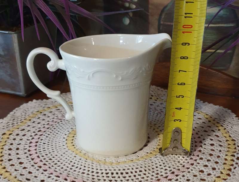Milk Pourer