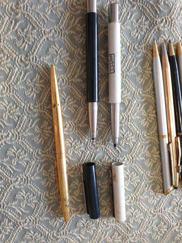 3 Parker pens and  four collectable FNB pens    LOT 1    needs refils