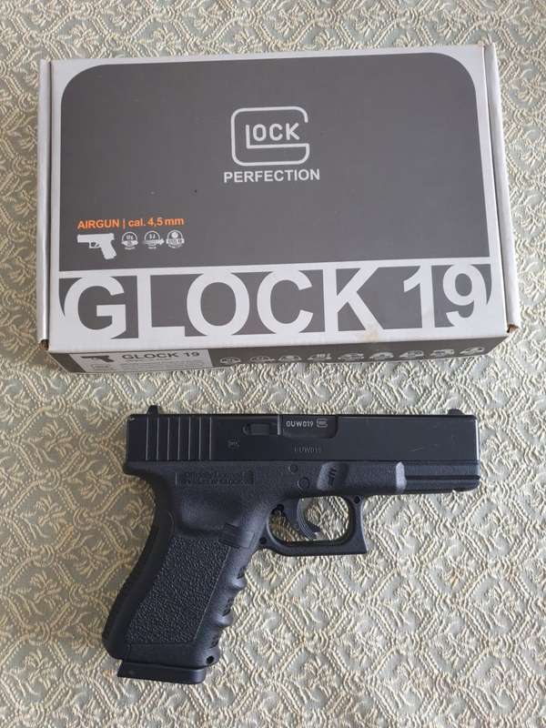UMAREX GLOCK 19 4.5MM CO2 BB PISTOL