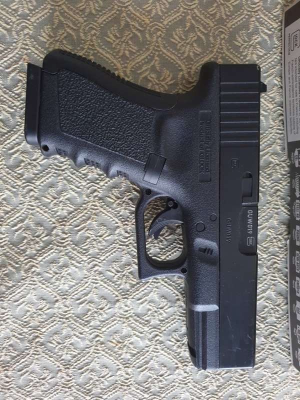 UMAREX GLOCK 19 4.5MM CO2 BB PISTOL