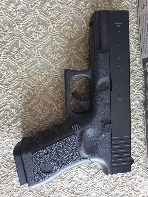UMAREX GLOCK 19 4.5MM CO2 BB PISTOL
