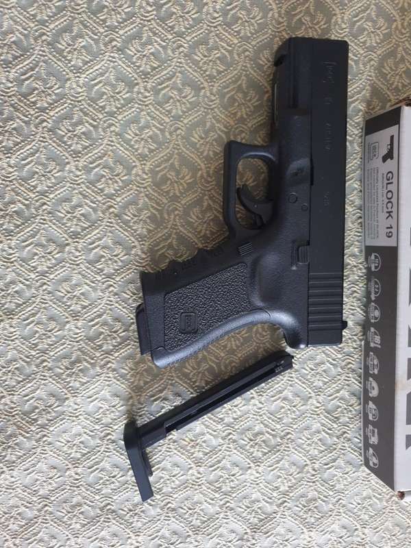UMAREX GLOCK 19 4.5MM CO2 BB PISTOL