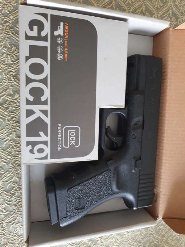 UMAREX GLOCK 19 4.5MM CO2 BB PISTOL