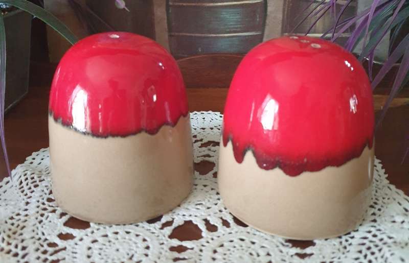 Large Salt and Pepper shakers | Kitchenalia | Good Condition |