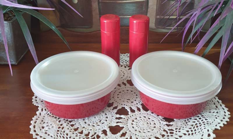 Two Small Bowls with Lids  with Salt and Pepper Shakers | Good Condition |