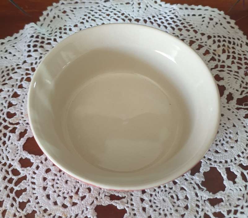 Two Small Bowls with Lids  with Salt and Pepper Shakers | Good Condition |