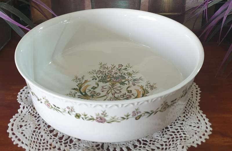 Villeroy & Boch TRIANON  Round  Vegetable Bowl
