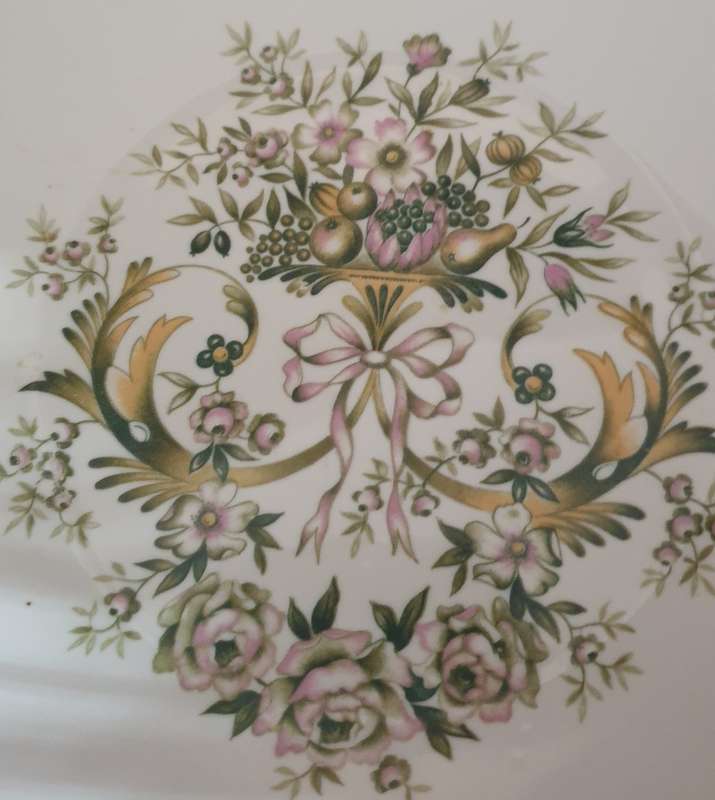 Villeroy & Boch TRIANON  Round  Vegetable Bowl