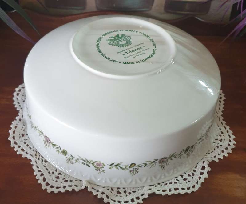 Villeroy & Boch TRIANON  Round  Vegetable Bowl
