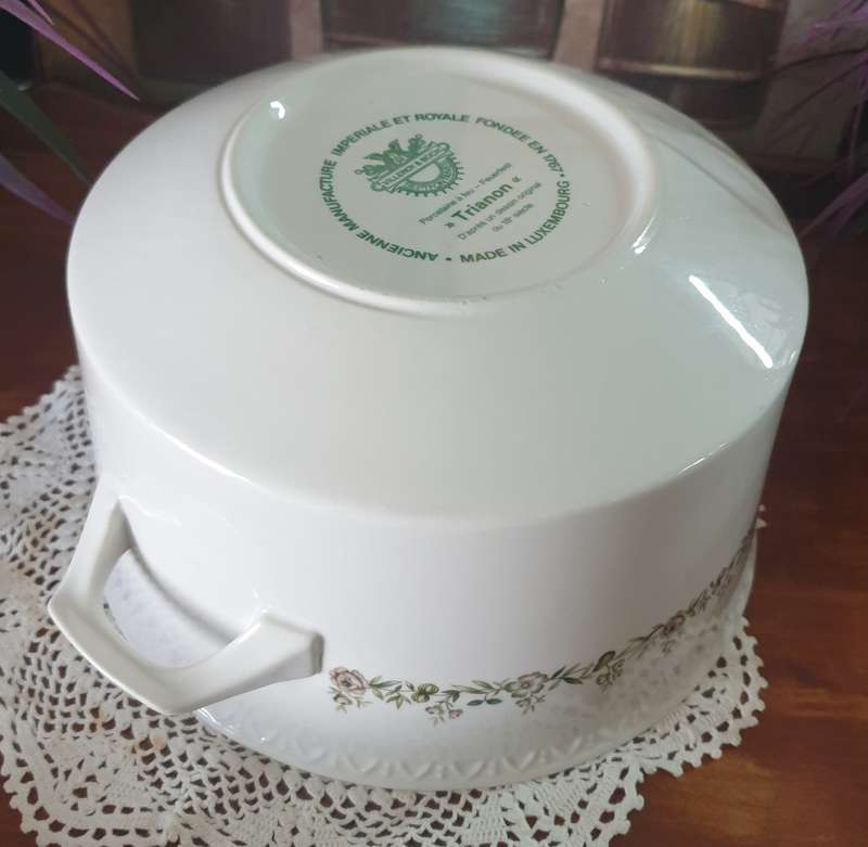 Villeroy & Boch TRIANON  Veggie Bowl  with Lid