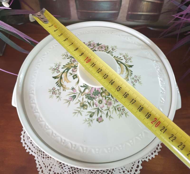 Villeroy & Boch TRIANON  Veggie Bowl  with Lid