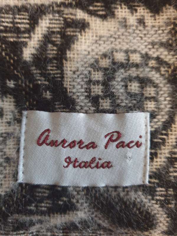 SCARF | ITALIAN | PURCHASED IN THE USA | Aurora Paci Shawl/Scarf-Italia |
