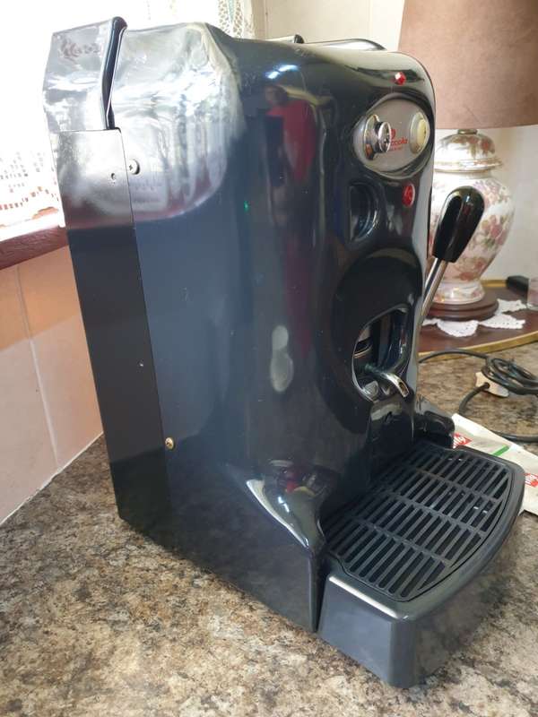 La Piccola Itatian made Espresso Machine . Excellent condition