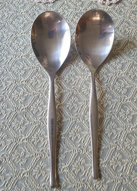 SET OF SERVING SPOONS