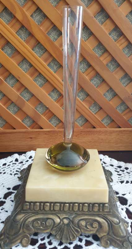 SMALL GREEN AND CLEAR GLASS VASE | DECOR | VINTAGE |