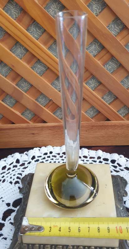 SMALL GREEN AND CLEAR GLASS VASE | DECOR | VINTAGE |