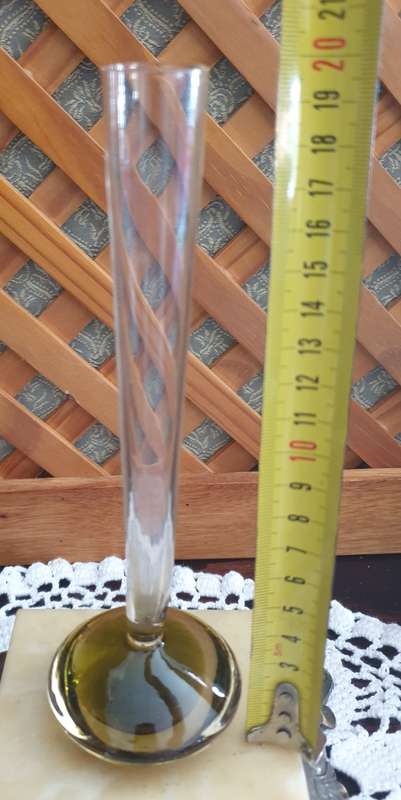 SMALL GREEN AND CLEAR GLASS VASE | DECOR | VINTAGE |