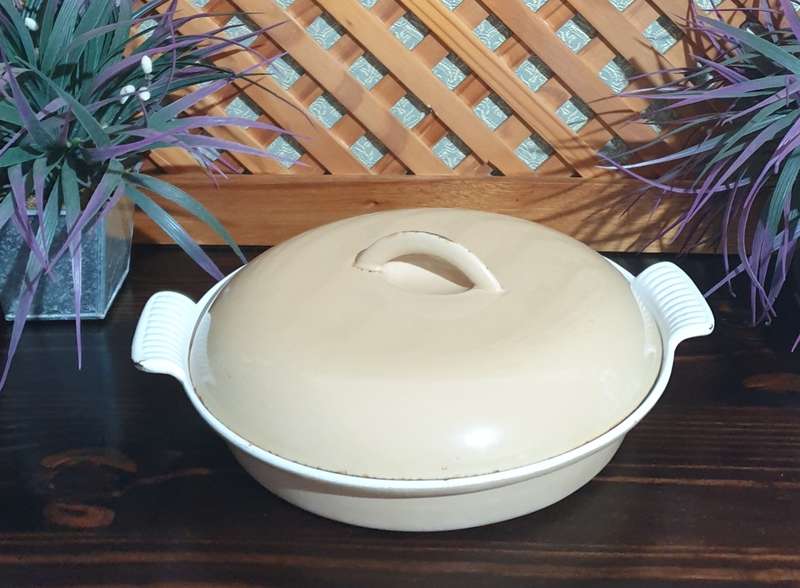 CAST IRON AND ENAMEL | MADE IN BELGIUM | OVEN BOWL WITH LID  |