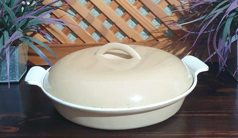 CAST IRON AND ENAMEL | MADE IN BELGIUM | OVEN BOWL WITH LID  |