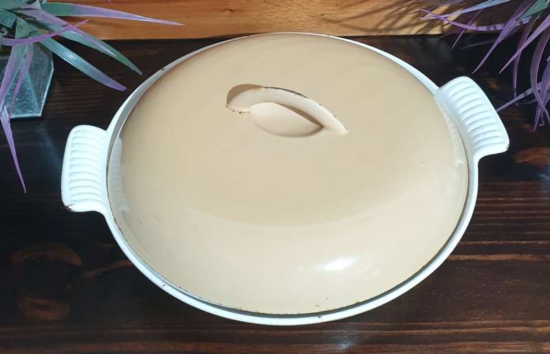 CAST IRON AND ENAMEL | MADE IN BELGIUM | OVEN BOWL WITH LID  |