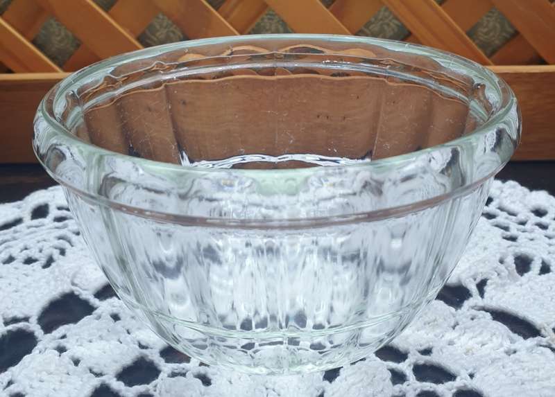 VINTAGE PYREX JELLY MOULD