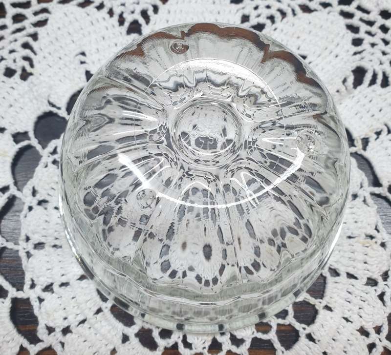 VINTAGE PYREX JELLY MOULD