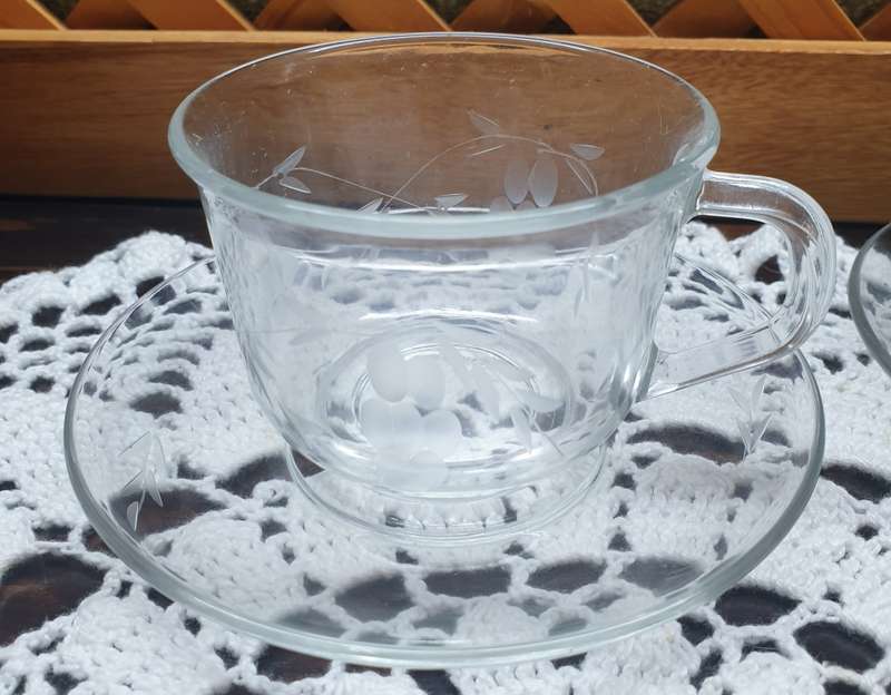 ARCOROC FRANCE TEA SET | FRENCH | KITCHENALIA | CLEAR GLASS WITH PATTERN |