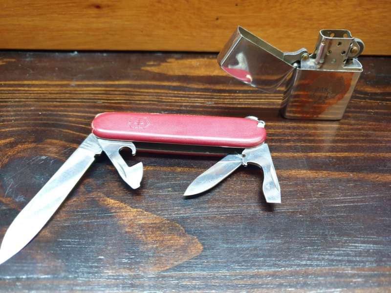 Swiss army knive and Star lighter