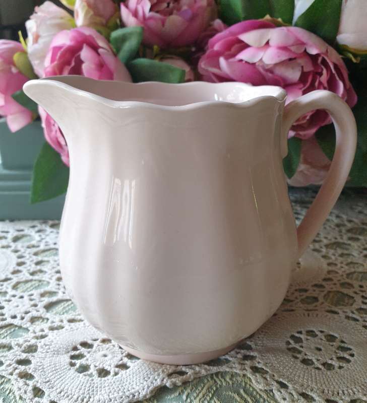 VINTAGE MILK POURER | DECOR | KITCHEN | ENGLISH |