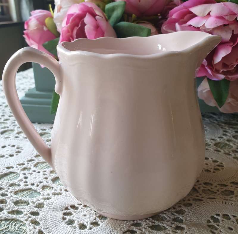 VINTAGE MILK POURER | DECOR | KITCHEN | ENGLISH |