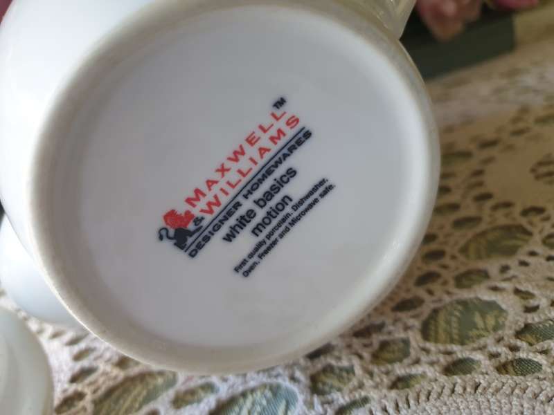 Maxwell & Williams COFFEE POT