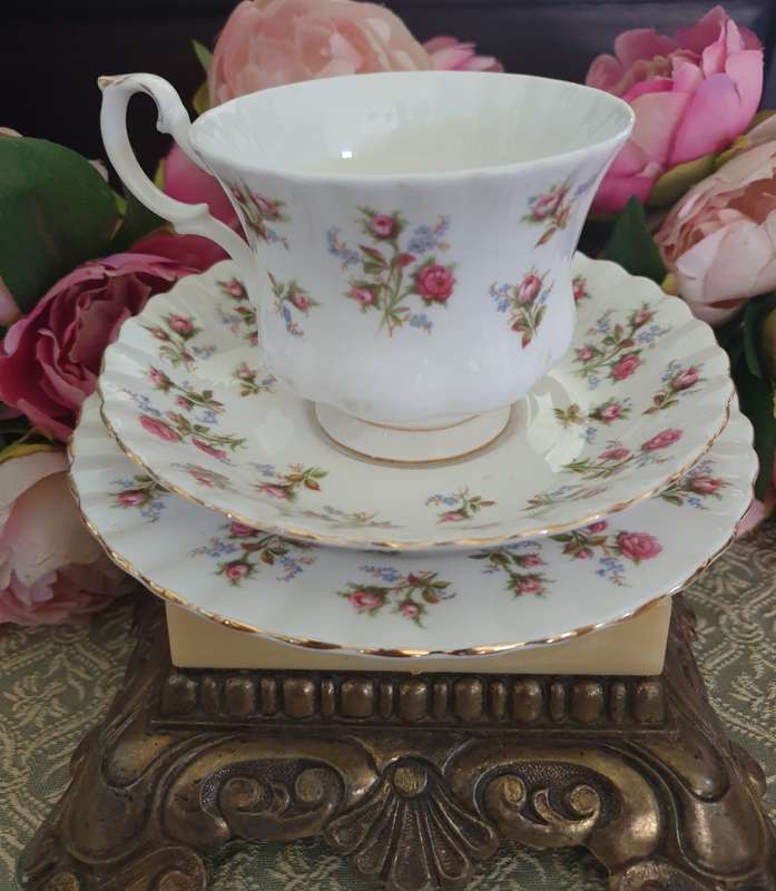 ROYAL ALBERT TRI SET | WINSOME | ENGLAND | 01 |
