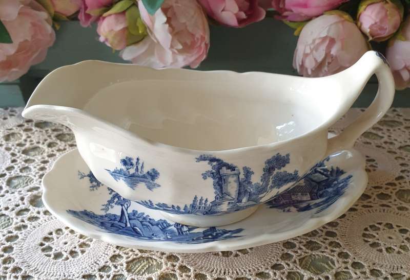 OLD MILL GRAVY BOAT AND TRAY | ENGLISH | BLUE AND WHITE |
