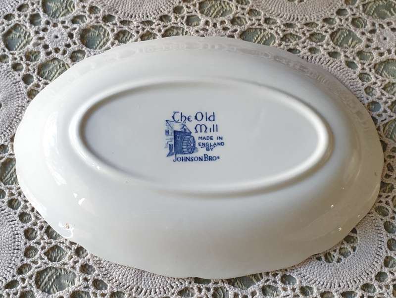 OLD MILL GRAVY BOAT AND TRAY | ENGLISH | BLUE AND WHITE |