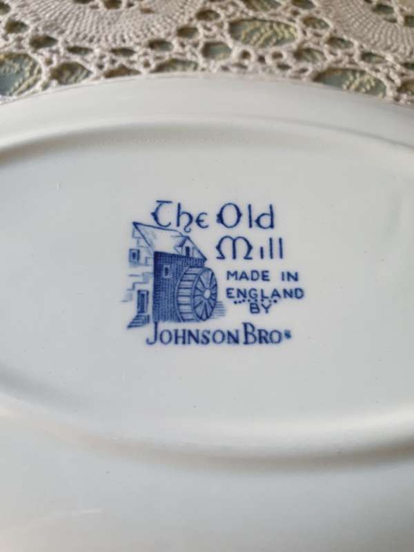 OLD MILL GRAVY BOAT AND TRAY | ENGLISH | BLUE AND WHITE |