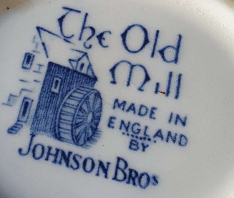 OLD MILL GRAVY BOAT AND TRAY | ENGLISH | BLUE AND WHITE |