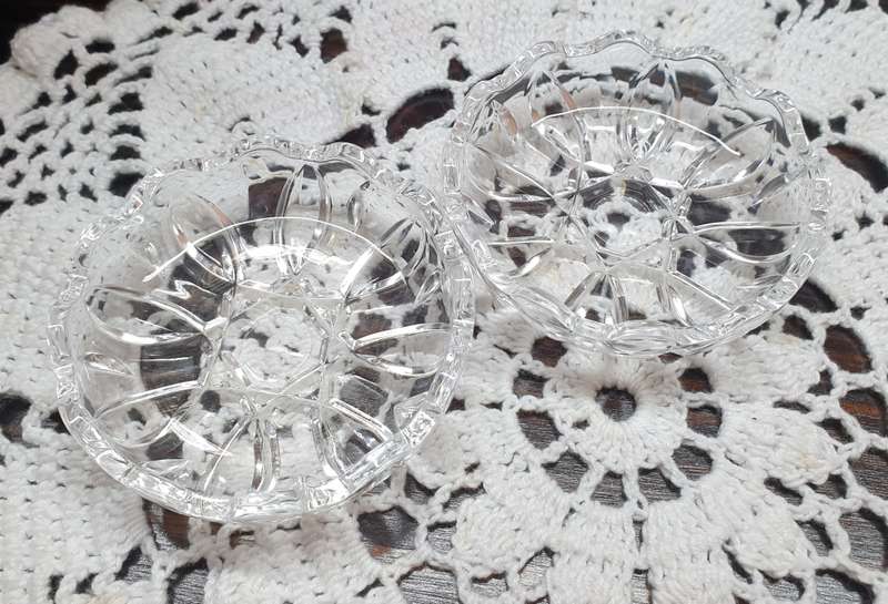 SMALL GLASS TRINKLET BOWL WITH LID